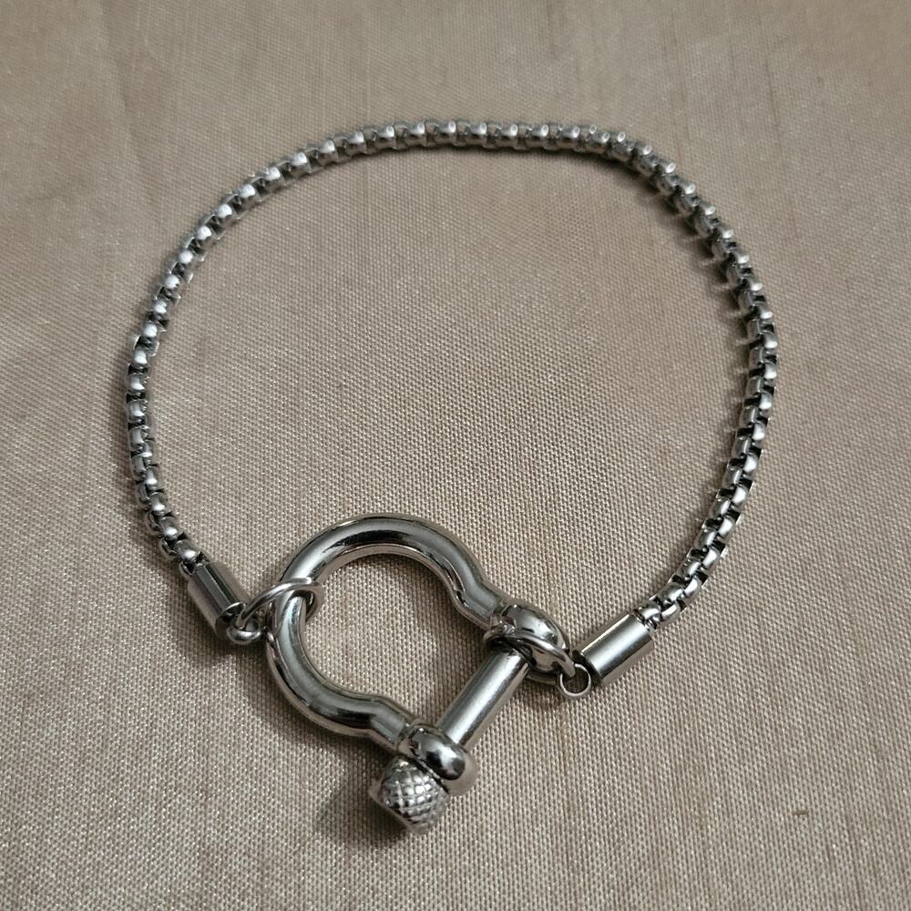 Silver stainless steel shackle clasp bracelet